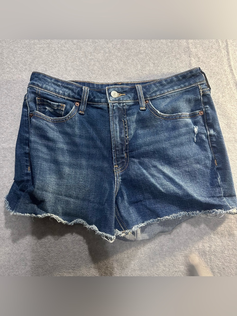 Old Navy High Rise OG Straight Denim Shorts Size 10 Distressed Raw Hem